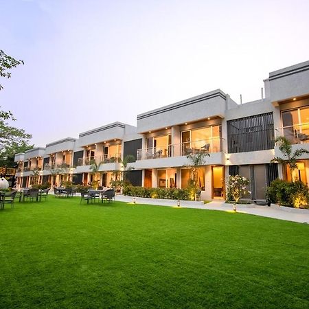 Meritas Aura Resort لونافالا المظهر الخارجي الصورة